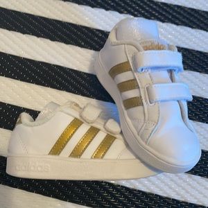 Adidas Gold Stripe size 7 kids shoes.
